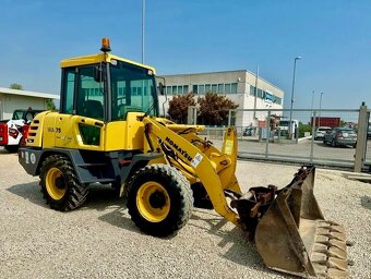 KLOUBOVÝ NAKLADAČ KOMATSU WA 75 - 2