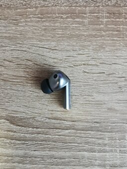 Pravé sluchátko a pouzdro Samsung Galaxy Buds 3 pro - 2