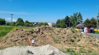 nabízím cca 50m3 jílovité zeminy zdarma za odvoz - 2