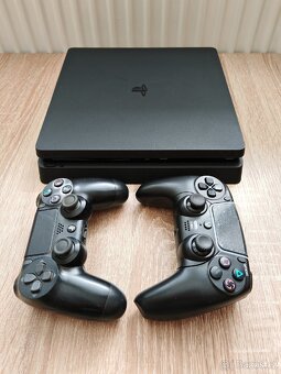 PlayStation 4 slim - 2