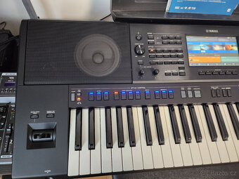 Yamaha PSR SX 900 - 61klávesový klávesový nástroj včetně not - 2