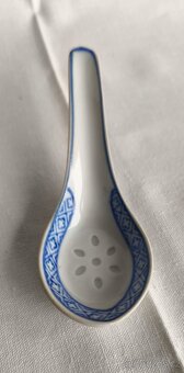 malá sbírka orientálních porcelánových lžiček - 2