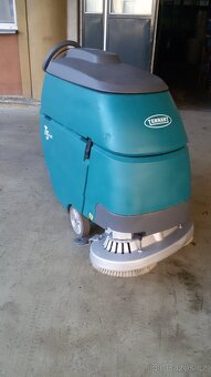 Podlahový mycí stroj Tennant T5 Disk 70 s vlastním pojezdem - 2