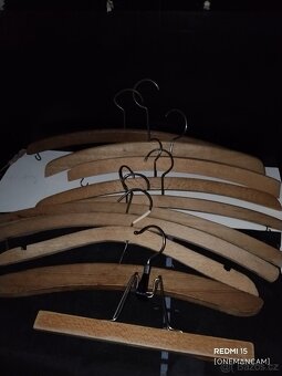 Kvalitní dřevěná ramínka - 2