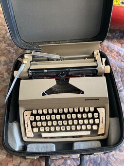 Psací stroj Consul v kufříku - 2