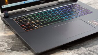 Herní 17" notebook MSI Vector | RTX 5080 | Ultra 9 | 240 Hz - 2
