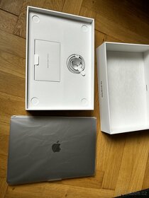 Apple MacBook Air 13,3 - 2