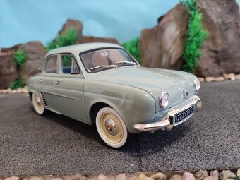 Prodám model 1:18 Renault daupine 1958 - 2