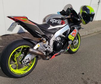 Aprilia rsv4 RR - 2