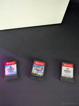 Nintendo Switch OLED + 3hry - 2