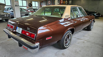 1977 Chevrolet Nova 305 V8, po renovaci - 2