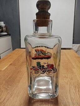 SILNOSTĚNNÁ SKLENĚNÁ LÁHEV DEKOROVANÁ VETERÁNY - 2