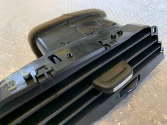 Pravý výdech topení pro Opel Corsa E 2014-2019 - 2