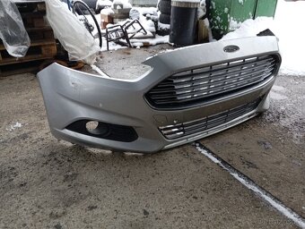 Prodám přední nárazník Ford - 2