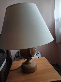 Stolní lampa s dřevěným stojanem.Vyška lampy 56cm - 2