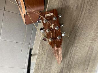 Kytara Yamaha - 2
