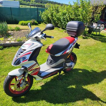 Skútr Piaggio 50 ccm - 2