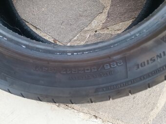 225/50 ZR17 - 2