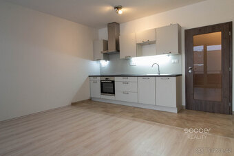 Pronájem bytu 1+kk 30 m2 + balkon 4 m2, ulice Sicherova, Pra - 2