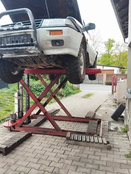 Nůžkový zvedák 2t DDR - 2