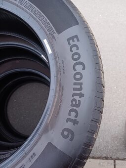 Continental 215/65 R17 - 2