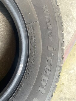 Hankook 215/70r15C - 2