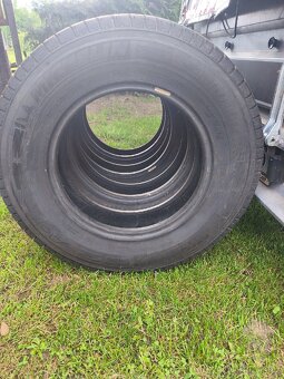 Prodám Michelin 215-75-16C - 2