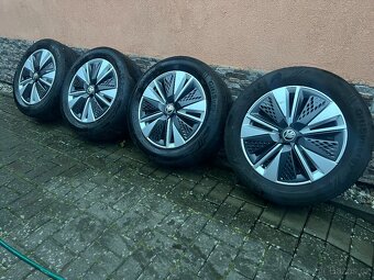 Alu kola 17 originál Škoda Karoq 7x17 ET 45, rozteč šroubů 5 - 2