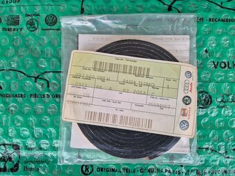 pásek těsnící střešního okna Škoda Felicia 097560188H - 2