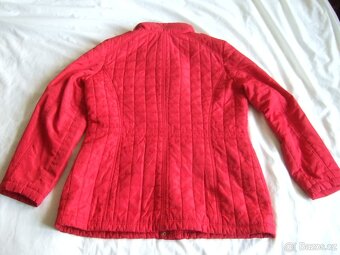 Bunda červená. - 2