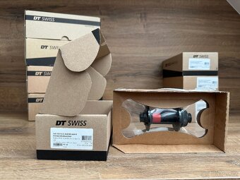 DT Swiss 240 přední i zadní náboje - 2