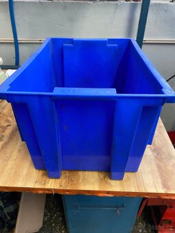 PLASTOVÉ PŘEPRAVKY , STOHOVATELNÉ - 2