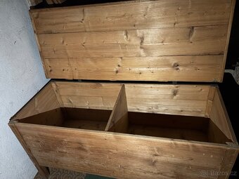 drevena velka truhla po babicce - retro - 2