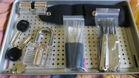 Průhledný FAB a visací zámek + rozšířená sada nástrojů - 2