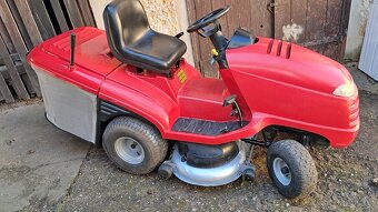 Zahradní traktůrek Honda - 2