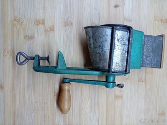 Starý mlýnek na strouhanku - 2