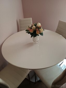 Jídelní stůl - 2