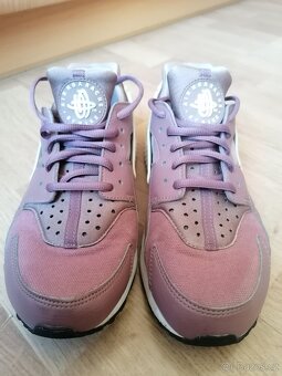 Botasky NIKE AIR Huarache v. 39 - 2