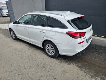 Hyundai i30 kombi 1.6crdi 85kw r.v 10/2020 kamera 2xklič -ČR - 2