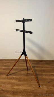 Držák (stojan) na TV 45"- 65" - 2