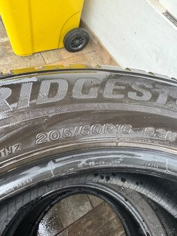 205/60/16 zimni Bridgestone - 2