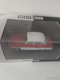 Wartburg 312 červenobílý 1:24 White box - 2