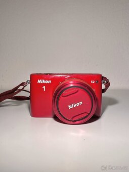 Nikon 1 S2 červený + objektiv 11–27.5m výborný stav - 2