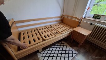 Prodám elektrickou polohovací postel ,chodítko plus pleny - 2
