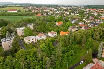 Prodej krásného řadového rodinného domu 4+1 s bazénem - 2