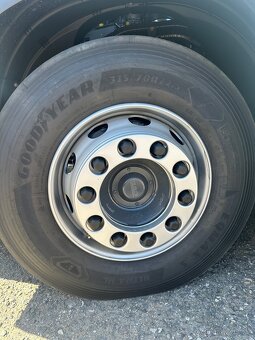 Goodyear 315/70 22,5 včetně disku - 2
