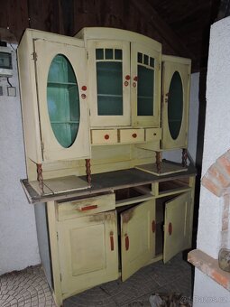 starodávný kredenc - 2