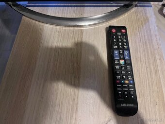 Televize SAMSUNG UE22F5400AW - 2