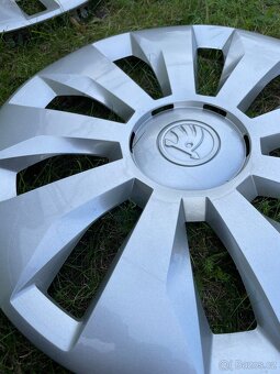Originál poklice Škoda R15 - 2