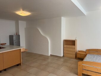 PRONÁJEM 1 + KK 55m2  v centru Holic - 2